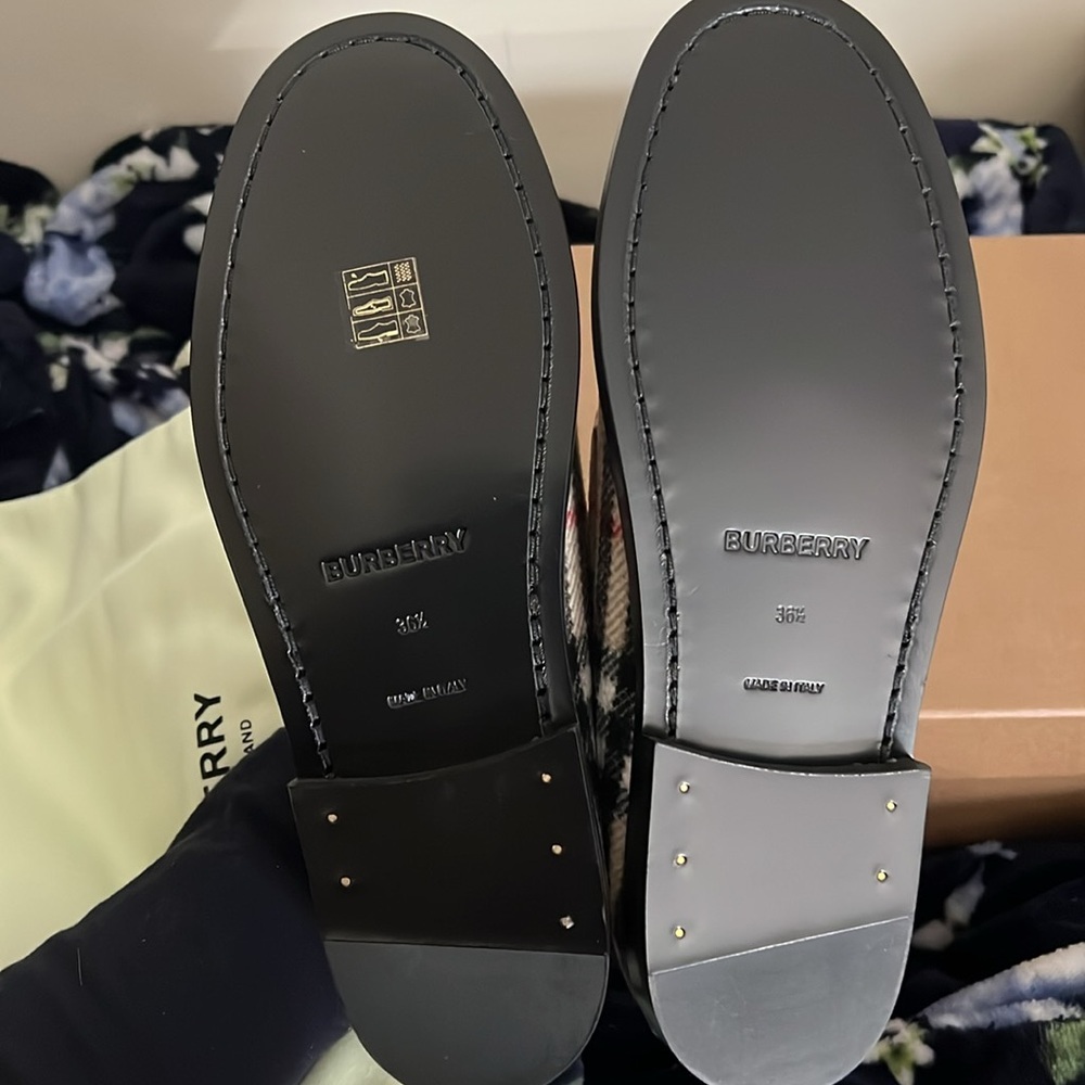 NIB Burberry check wool felt  Plaid Loafers - size: 36 1/2 - Picture 3 of 6